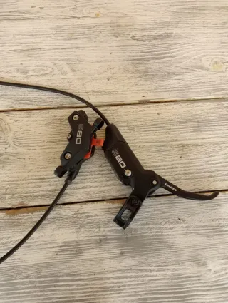 Freno delantero SRAM DB8 4 pistones