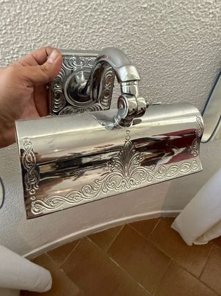 Lampada da parete in metallo argentato