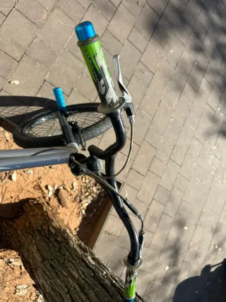 Bicicleta BMX plateada