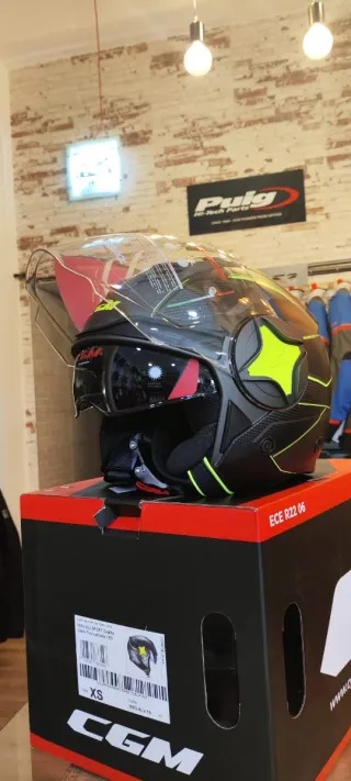 Casco Jet CGM 169A Illi Negro/Amarillo Talla XS