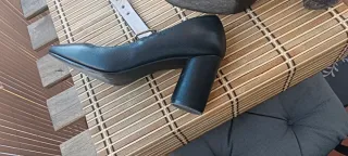 Zapatos de tacón negros KAID & ZOE
