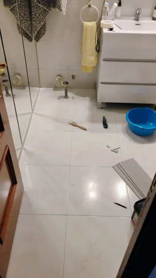 Suelo vinílico imitación madera.