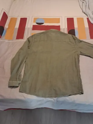Camisa Pull&Bear verde cuello mao Talla M
