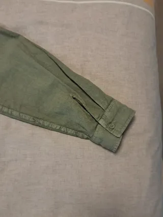 Camisa Pull&Bear verde cuello mao Talla M