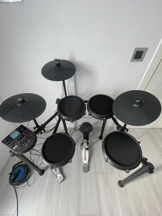 Alesis Nitro Mesh Kit Batería Electrónica