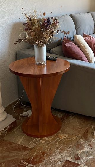 Mesa auxiliar de madera redonda