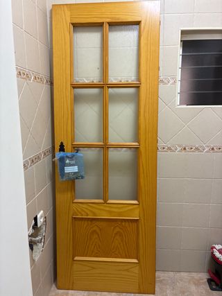Puerta madera pino con cristal