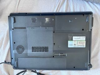 Portátil Compaq Negro con su cargador y batrilla