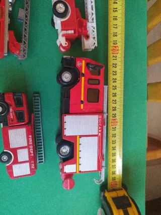 Lote di camion dei vigili del fuoco in varie scale e marche