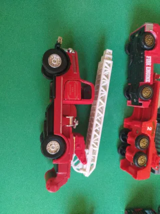 Lote di camion dei vigili del fuoco in varie scale e marche