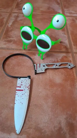 Maschera Occhi Folli e Coltello Sanguinoso