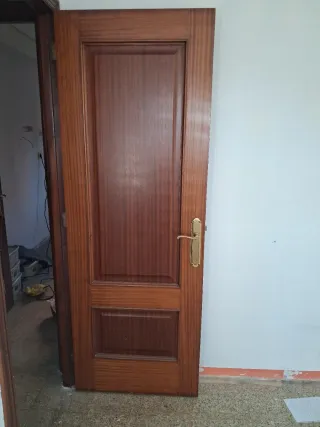 Puerta de madera interior