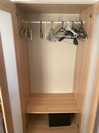 Armario 2 puertas. Madera y cristal. IKEA Aneboda.