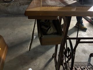 Máquina de coser Sigma con mueble