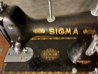 Máquina de coser Sigma con mueble