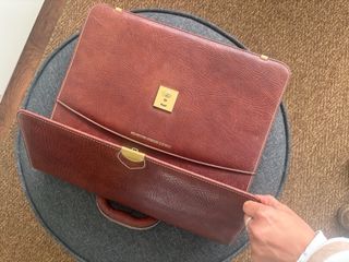 Maletín de piel marrón