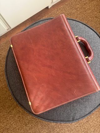Maletín de piel marrón