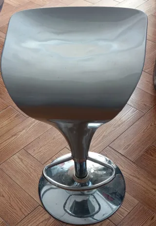 Taburete regulable en altura