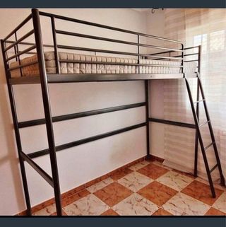 Litera metálica Ikea gris