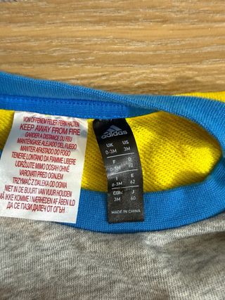 Mono Adidas Lego Gris y Amarillo 3 años