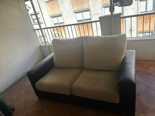 Sofá de 2 plazas beige y negro