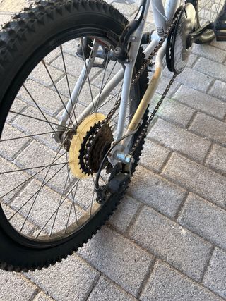 Bicicleta infantil blanca y verde