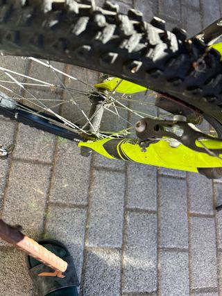 Bicicleta infantil blanca y verde