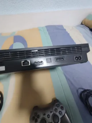 Consola PS3 150GB + Mando y Cables