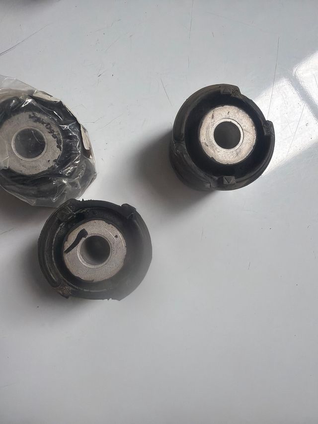 4x SOPORTE GOMA TRASEROS BMW E46 X3 Z4