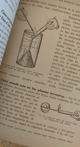 Dos libros antiguos de Ciencias