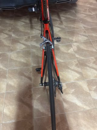 Bicicleta de carretera CBK MIX3 roja y negra