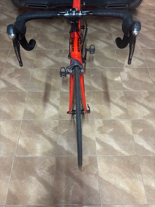 Bicicleta de carretera CBK MIX3 roja y negra