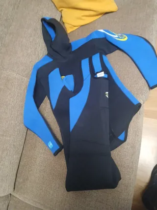 Traje de buceo TIGERGEAR azul y negro
