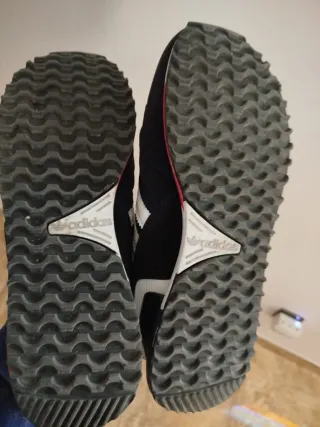 Zapatilla Adidas ZX 750 Negra y Azul