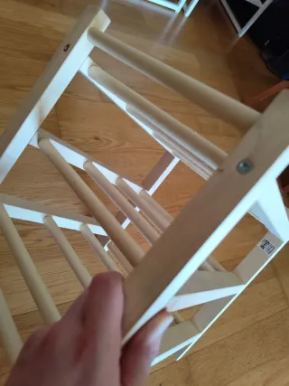 Estantería de madera blanca Ikea para vinos