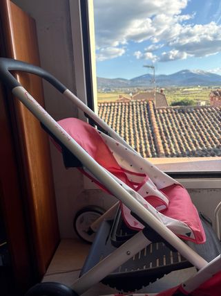 Carrito de bebé de juguete