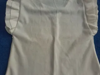 Blusa blanca T M. Medidas en descripción