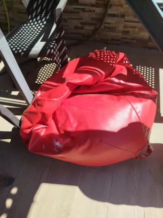 Puf rojo piel sintética