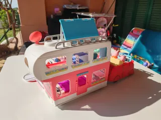 Autocaravana Peppa Pig con figuras