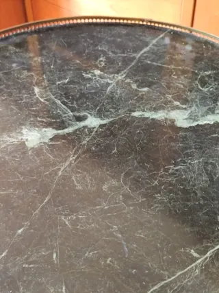 Mesa auxiliar mármol y madera