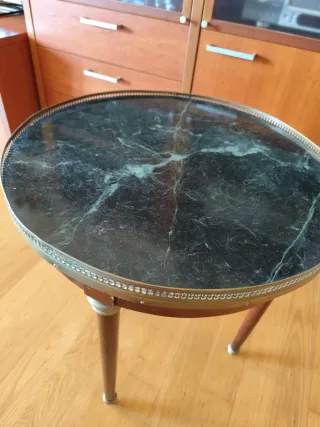 Mesa auxiliar mármol y madera