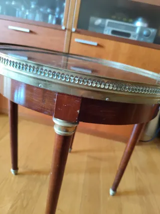 Mesa auxiliar mármol y madera