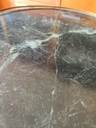 Mesa auxiliar mármol y madera