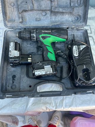 Taladro Hitachi BCL1415 + Cargador UC18YKL