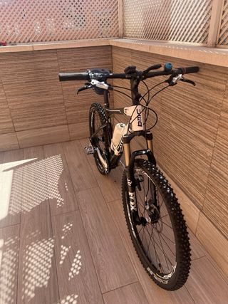 Bicicleta  de montaña BMC  cuadro de carbono