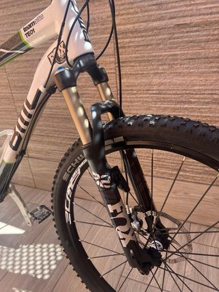 Bicicleta  de montaña BMC  cuadro de carbono