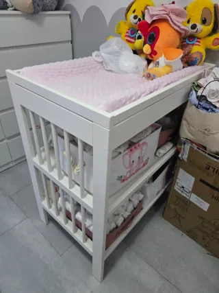 Cambiador de madera blanco para bebé