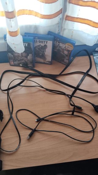 PS4 Slim Negra + Mando + 3 Juegos