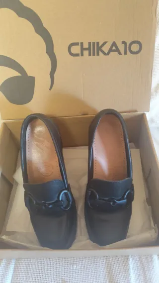 Mocasines Chika10 Negros con Hebilla