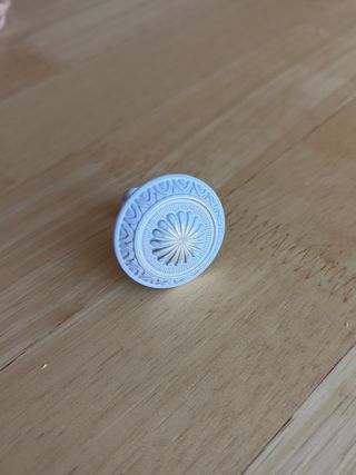 Maniglie in metallo bianco e dorato